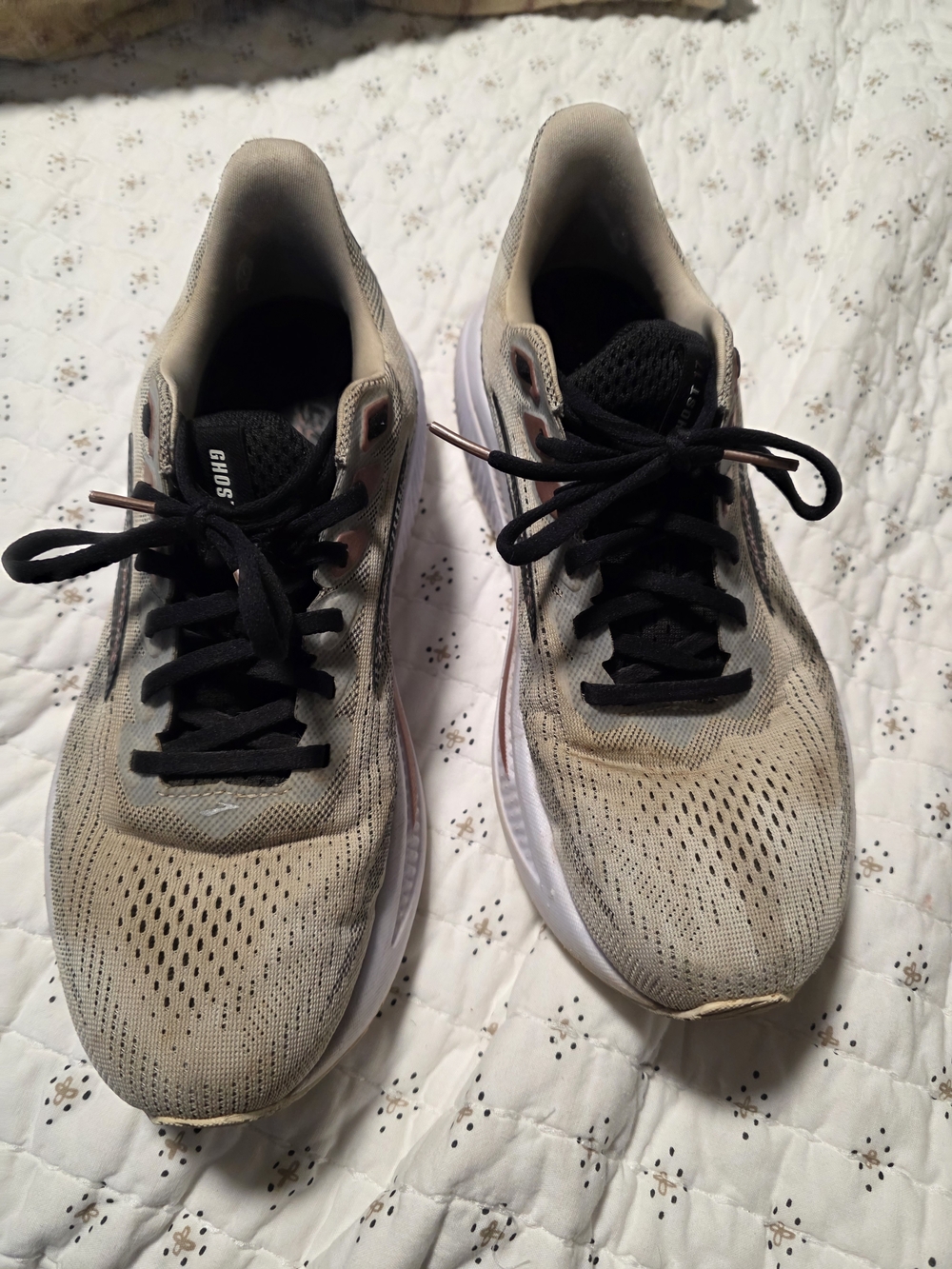 Ost Ghost Running Shoes in White and Black
